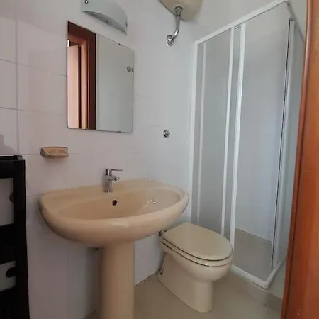 Casa Tellina, Ampia E Silenziosa Con Parcheggio E Dehor Apartment